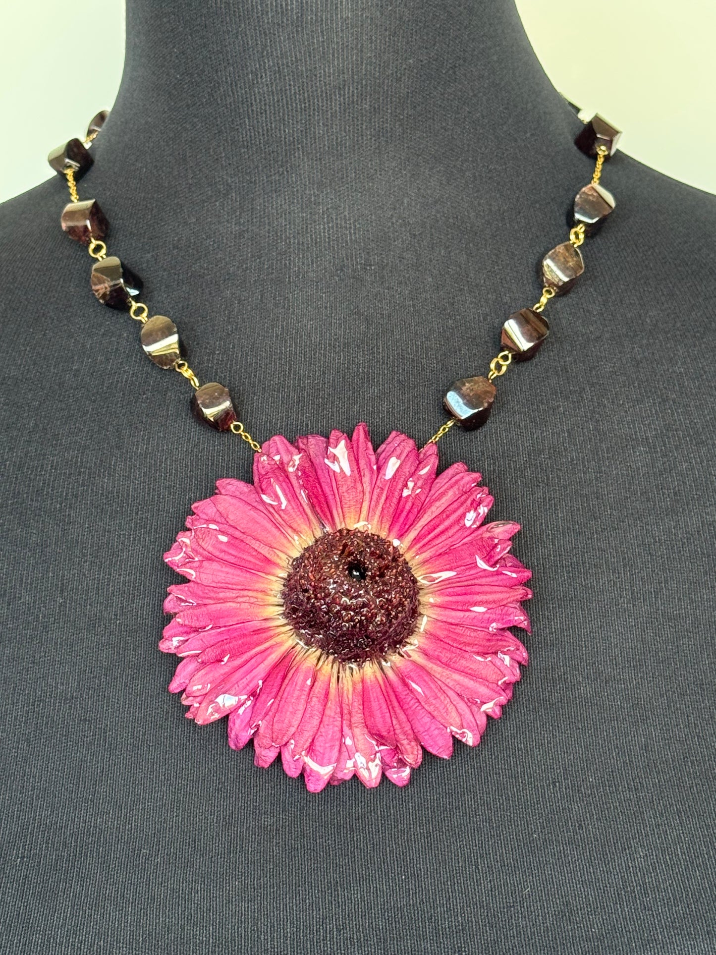 Collar Sol Carmesi